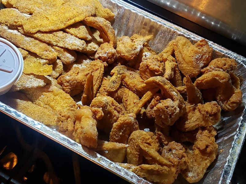 King Fish & Wings food
